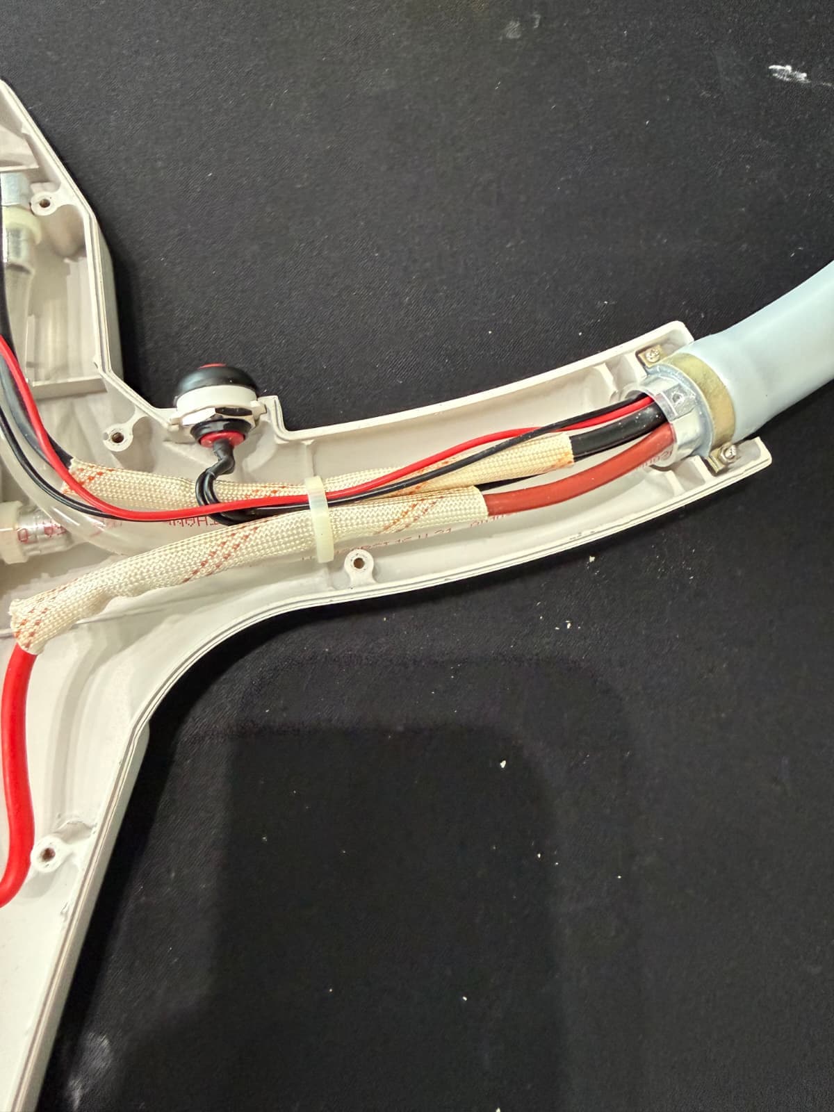 Er:YAG laser optical components and beam path – SGT Industries laser repair facility